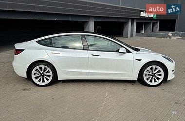 Седан Tesla Model 3 2021 в Киеве