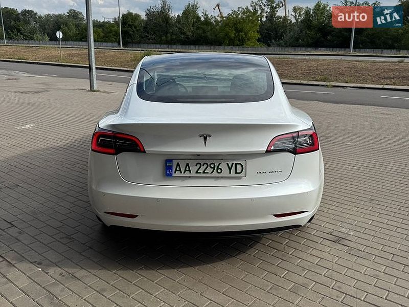 Седан Tesla Model 3 2021 в Киеве