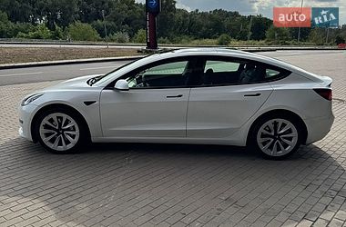 Седан Tesla Model 3 2021 в Киеве