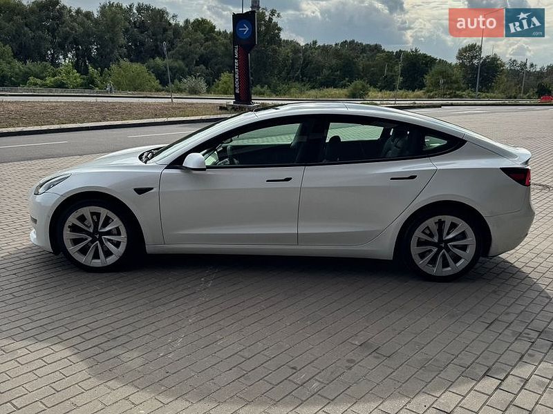 Седан Tesla Model 3 2021 в Киеве