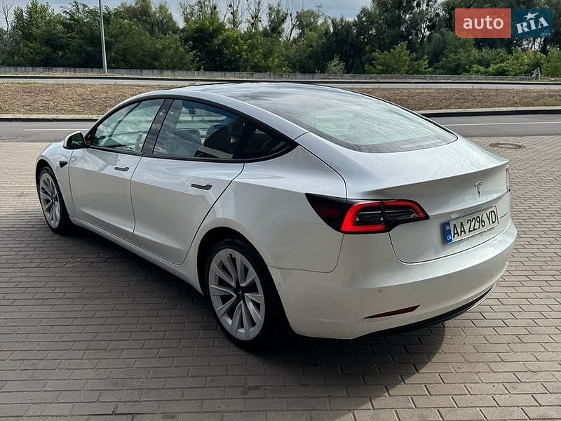 Седан Tesla Model 3 2021 в Киеве