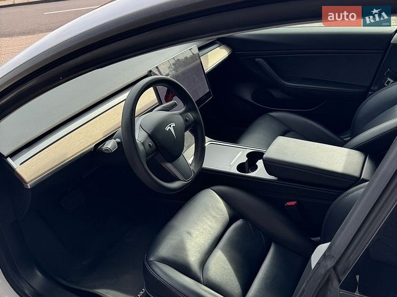 Седан Tesla Model 3 2021 в Киеве
