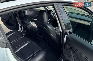 Седан Tesla Model 3 2021 в Киеве