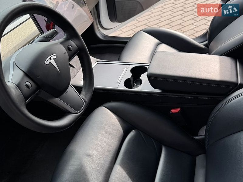 Седан Tesla Model 3 2021 в Киеве