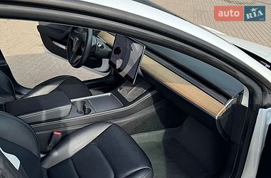 Седан Tesla Model 3 2021 в Киеве