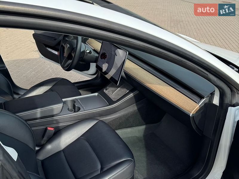 Седан Tesla Model 3 2021 в Киеве