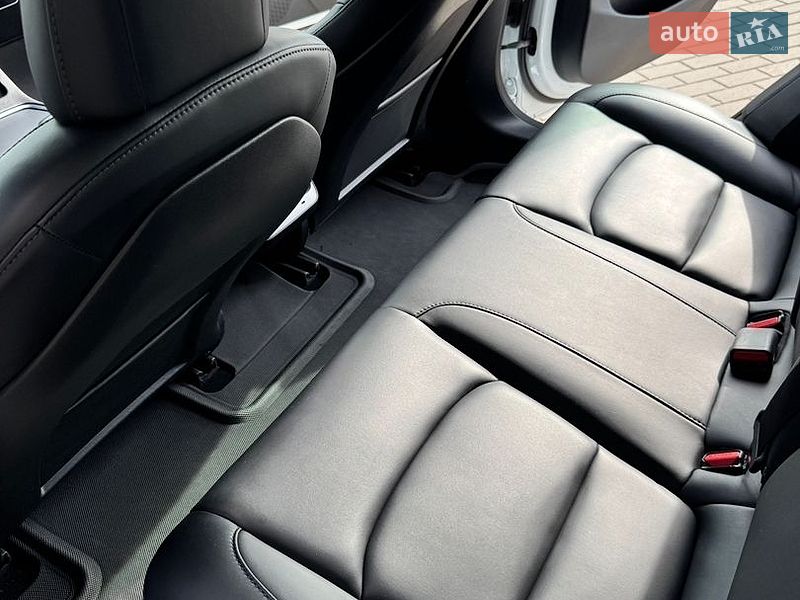 Седан Tesla Model 3 2021 в Киеве