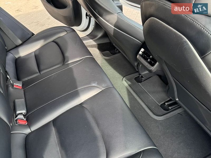 Седан Tesla Model 3 2021 в Киеве