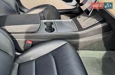 Седан Tesla Model 3 2021 в Киеве