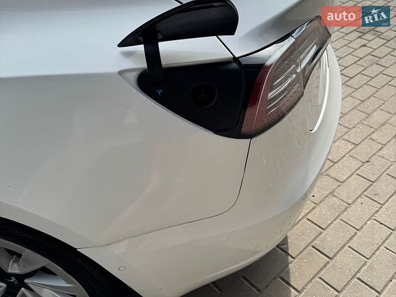 Седан Tesla Model 3 2021 в Киеве