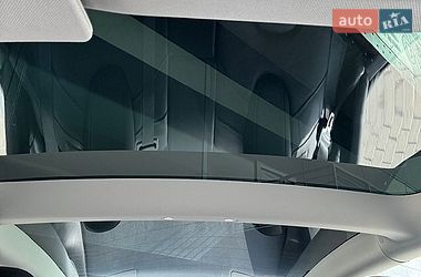 Седан Tesla Model 3 2021 в Киеве