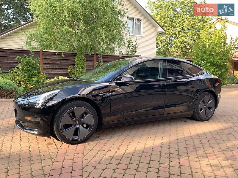 Седан Tesla Model 3 2020 в Ирпене