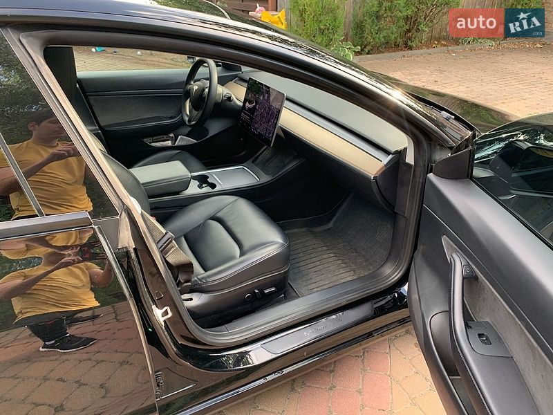 Седан Tesla Model 3 2020 в Ирпене