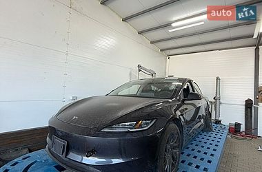 Седан Tesla Model 3 2025 в Киеве