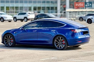 Седан Tesla Model 3 2019 в Киеве