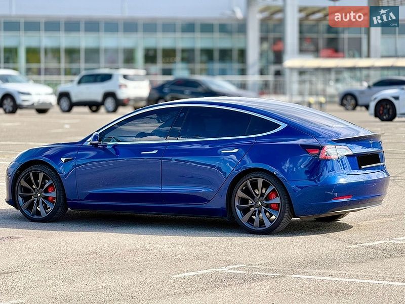 Седан Tesla Model 3 2019 в Киеве