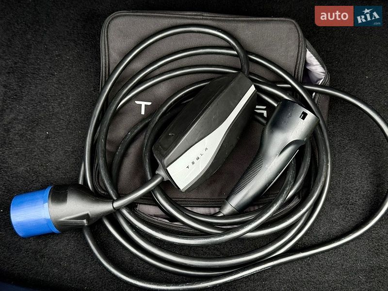 Седан Tesla Model 3 2019 в Киеве