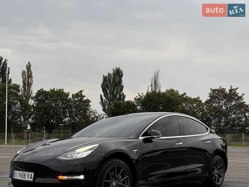 Седан Tesla Model 3 2019 в Дніпрі