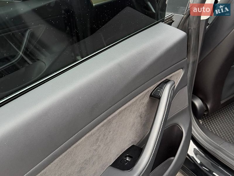 Седан Tesla Model 3 2019 в Дніпрі