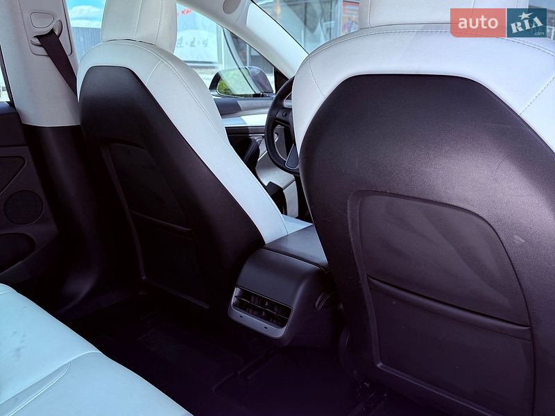 Седан Tesla Model 3 2022 в Львові