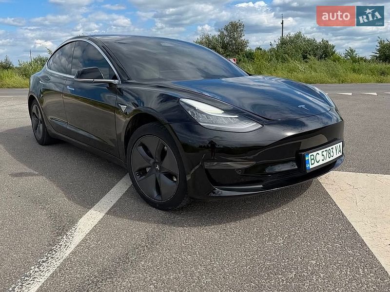 Седан Tesla Model 3 2020 в Львові
