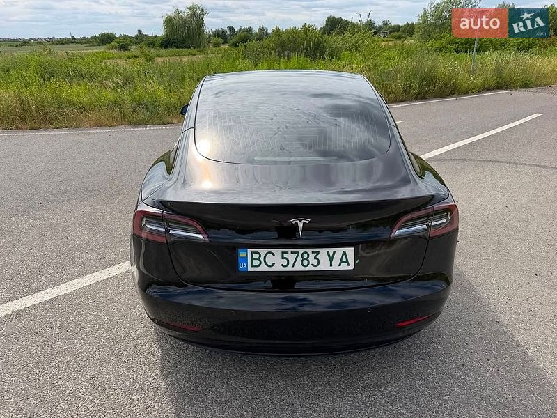 Седан Tesla Model 3 2020 в Львові