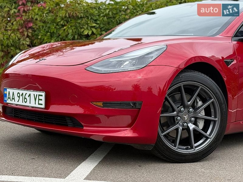 Седан Tesla Model 3 2023 в Киеве