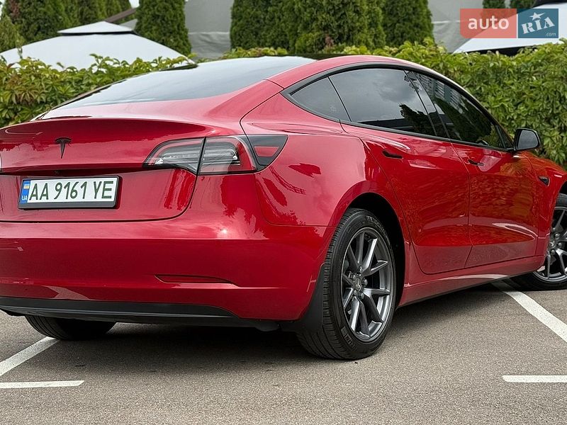Седан Tesla Model 3 2023 в Киеве