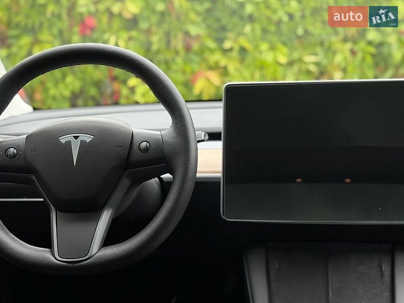 Седан Tesla Model 3 2023 в Киеве