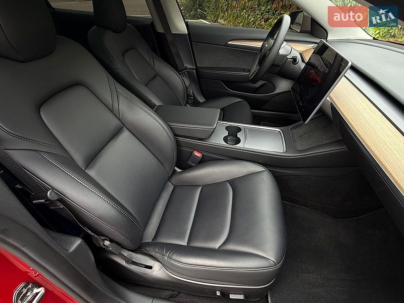 Седан Tesla Model 3 2023 в Киеве