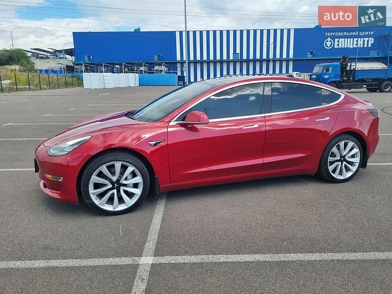 Седан Tesla Model 3 2019 в Рівному