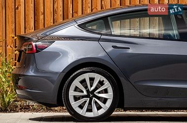 Седан Tesla Model 3 2022 в Львове