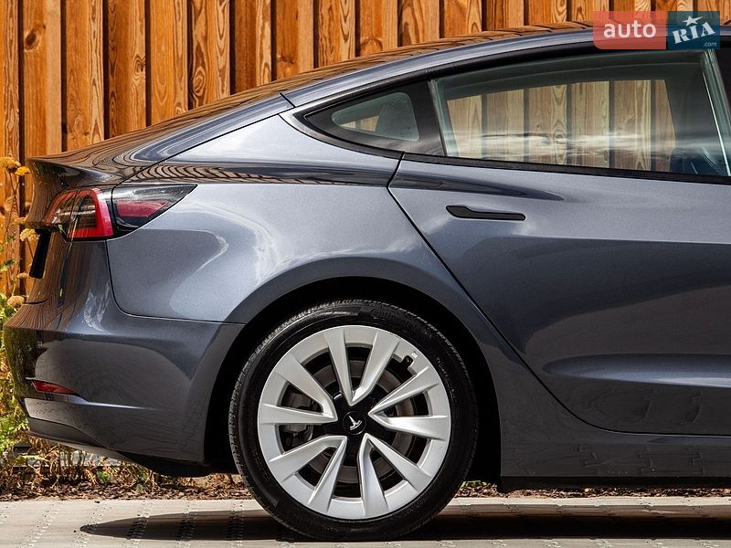 Седан Tesla Model 3 2022 в Львове