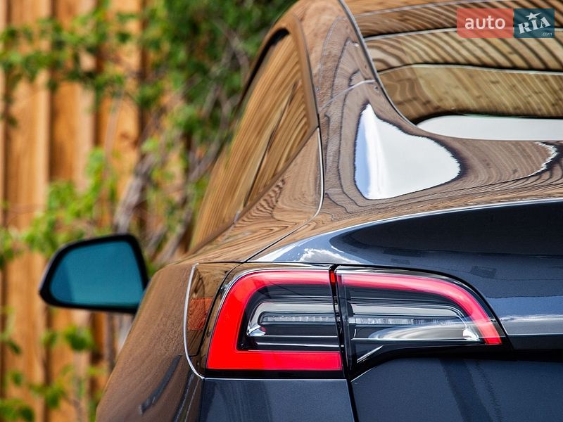 Седан Tesla Model 3 2022 в Львове