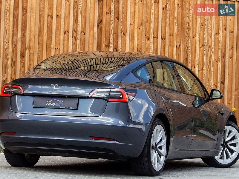 Седан Tesla Model 3 2022 в Львове