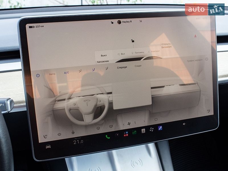 Седан Tesla Model 3 2022 в Львове