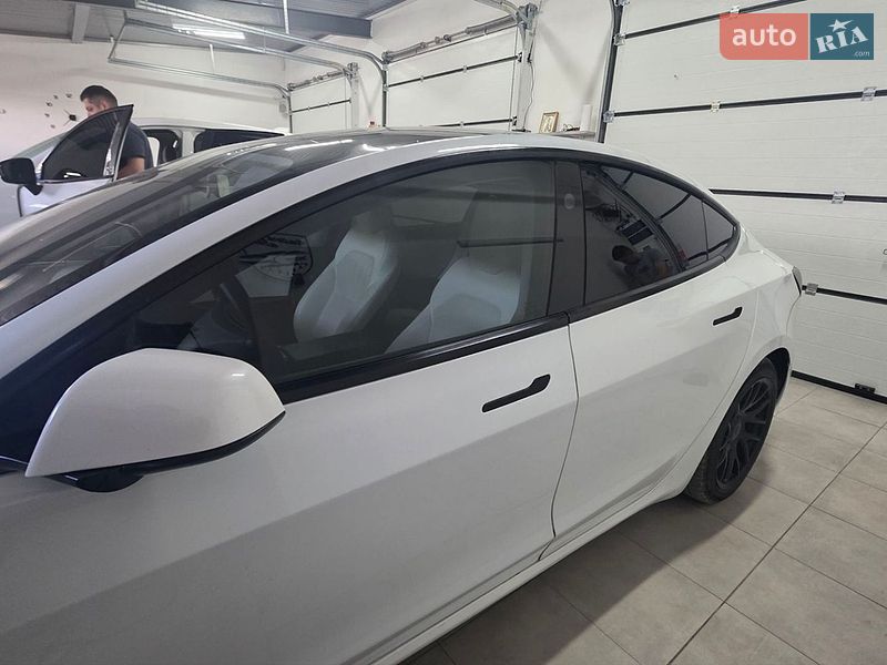 Седан Tesla Model 3 2024 в Тернополі