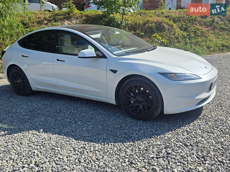 Седан Tesla Model 3 2024 в Тернополі
