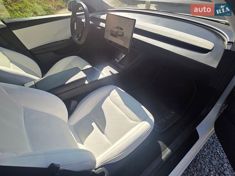 Седан Tesla Model 3 2024 в Тернополі