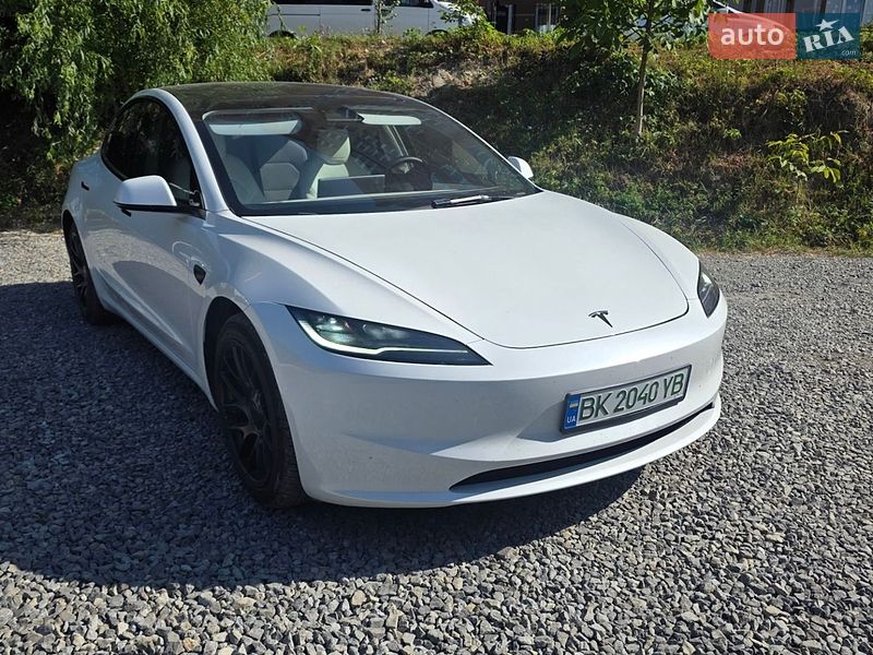 Седан Tesla Model 3 2024 в Тернополі