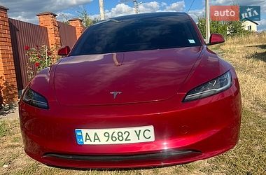 Седан Tesla Model 3 2024 в Києві