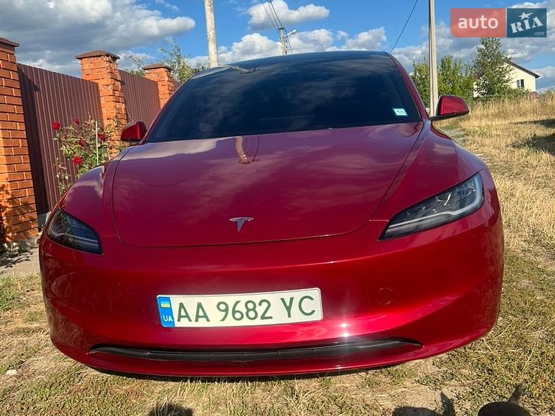 Седан Tesla Model 3 2024 в Києві
