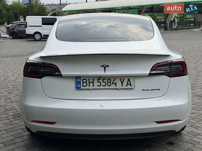Седан Tesla Model 3 2021 в Кропивницькому
