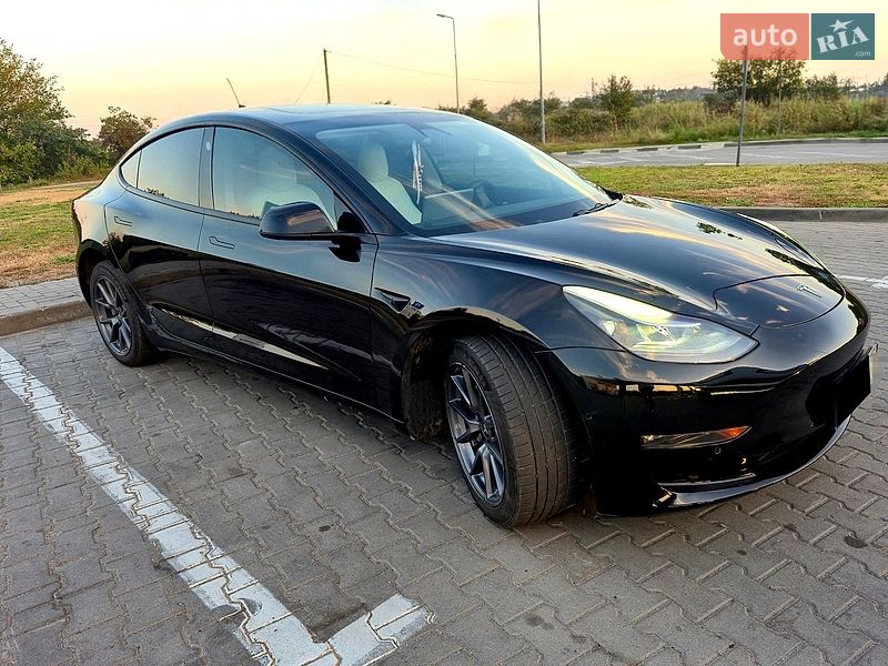 Седан Tesla Model 3 2021 в Днепре