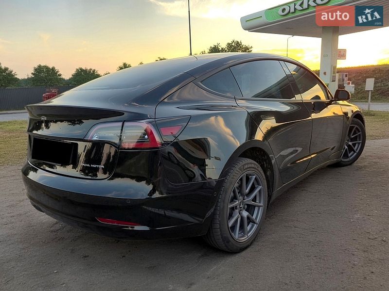 Седан Tesla Model 3 2021 в Днепре