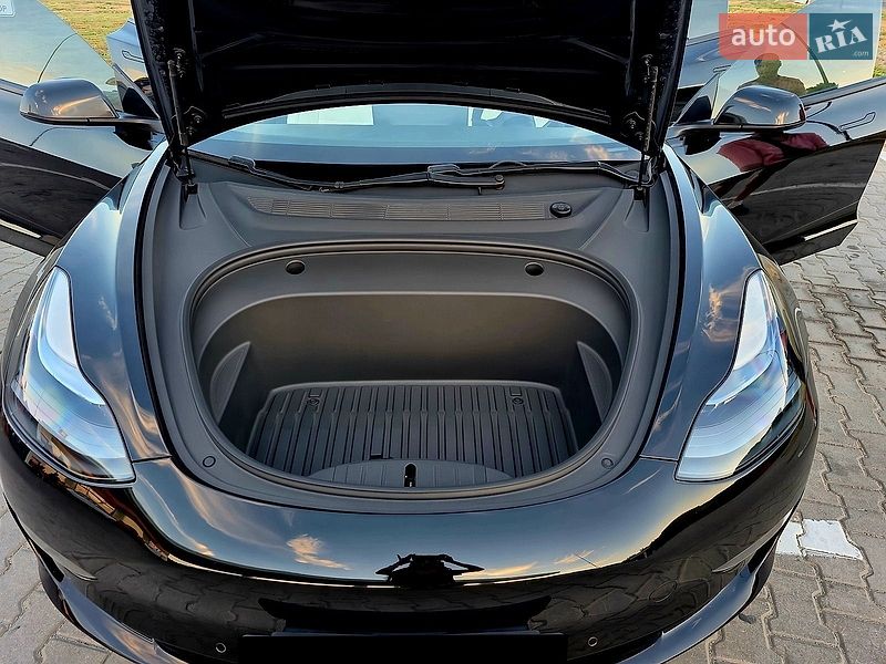 Седан Tesla Model 3 2021 в Днепре