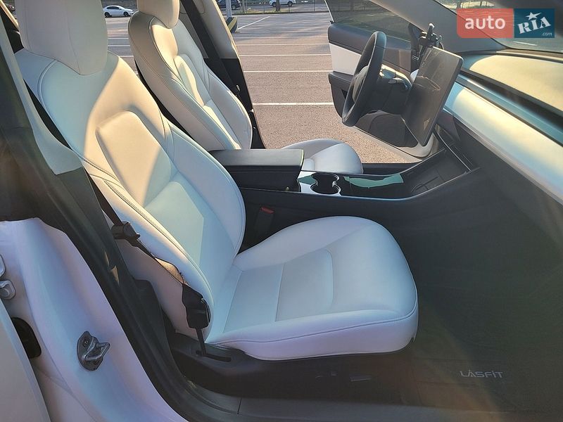 Седан Tesla Model 3 2019 в Києві