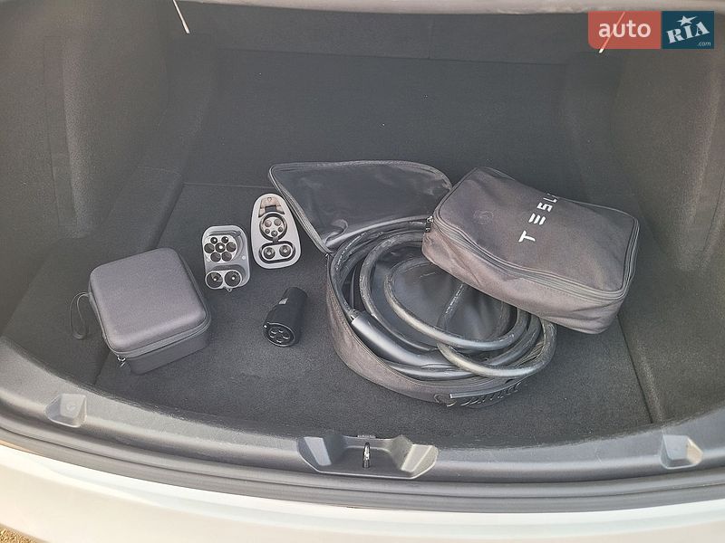 Седан Tesla Model 3 2019 в Києві