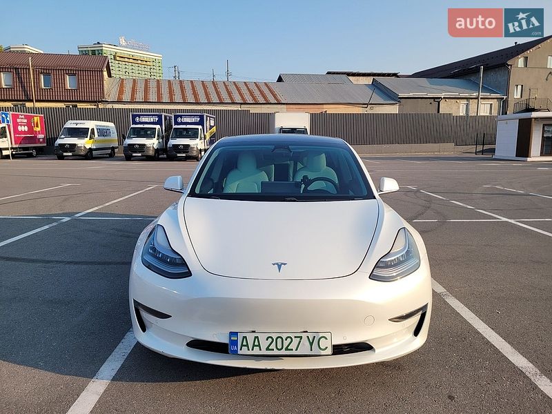 Седан Tesla Model 3 2019 в Києві