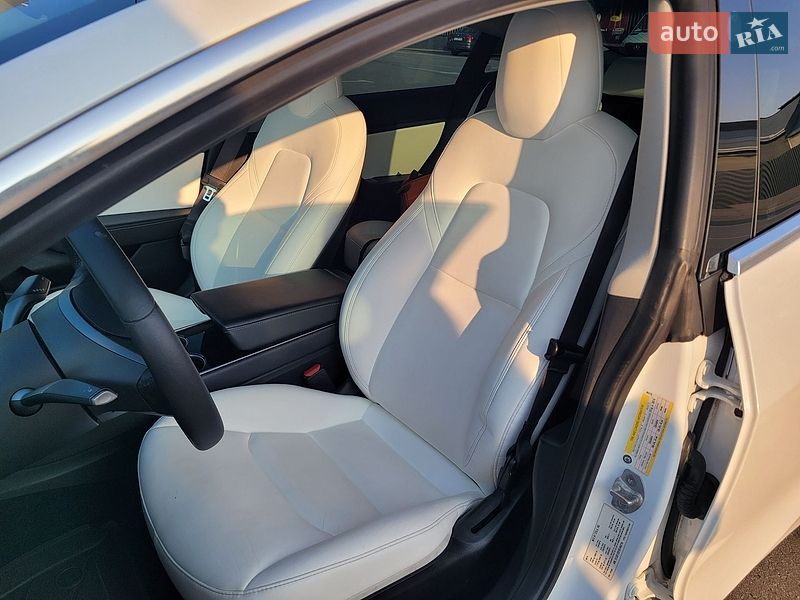 Седан Tesla Model 3 2019 в Києві